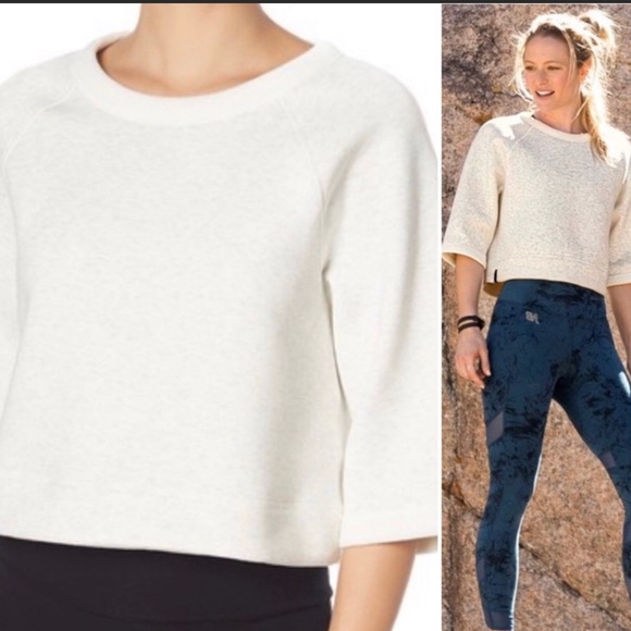 New Balance Women Boxy Cropped Sweatshirt NWOT - Picture 1 of 8